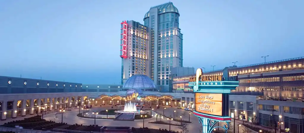 Niagara Fallsview Casino, brick-and-mortar casino, urban setting